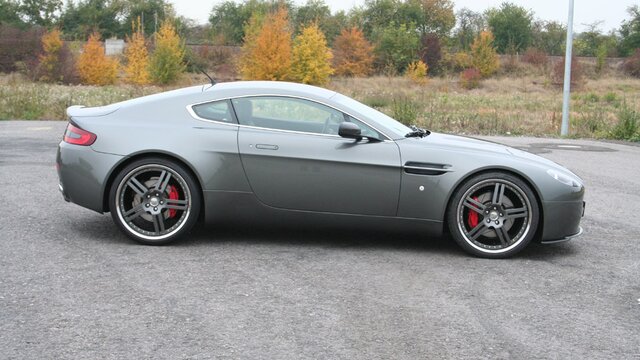 Aston Martin V8 GT mit Cargraphic Felgen | © HS Motorsport